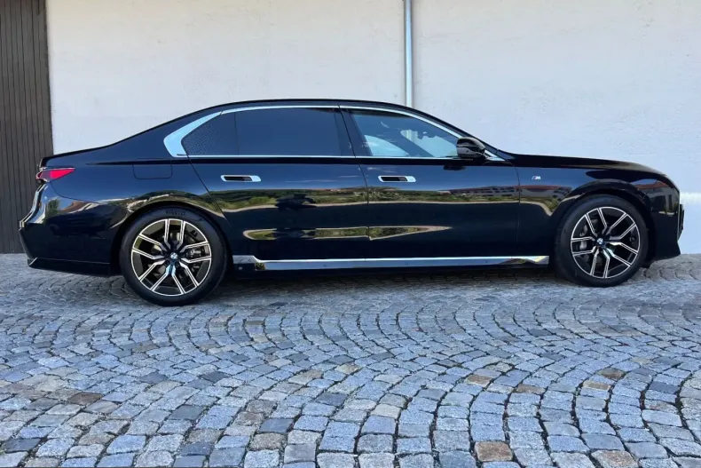 BMW 740 (Seria 7) din 2024 cu 22.154 km - oferta BMW220788 - foto 2