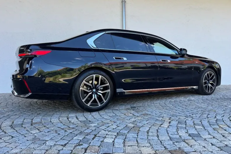 BMW 740 (Seria 7) din 2024 cu 22.154 km - oferta BMW220788 - foto 8