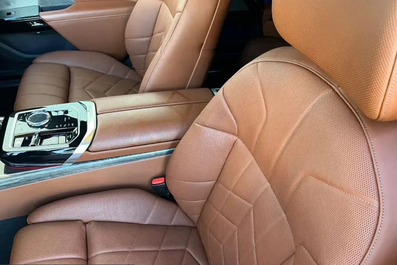 BMW 740 (Seria 7) din 2024 cu 22.154 km - oferta BMW220788 - foto 35