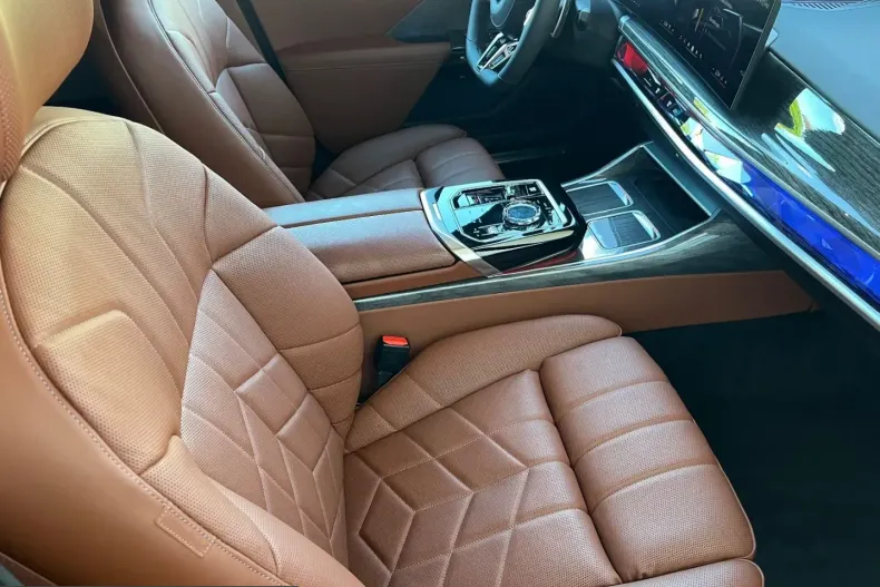 BMW 740 (Seria 7) din 2024 cu 22.154 km - oferta BMW220788 - foto 36