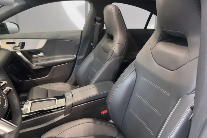 Mercedes-Benz CLA 250 (Clasa CLA) din 2024 cu 10.900 km - oferta MER220790 - foto 5
