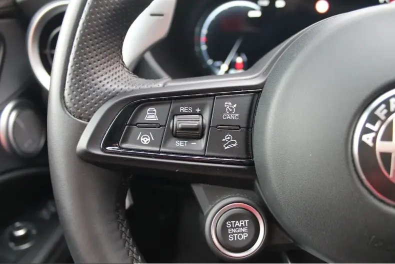 Alfa Romeo Stelvio din 2024 cu 47.990 km - oferta ALF220793 - foto 12