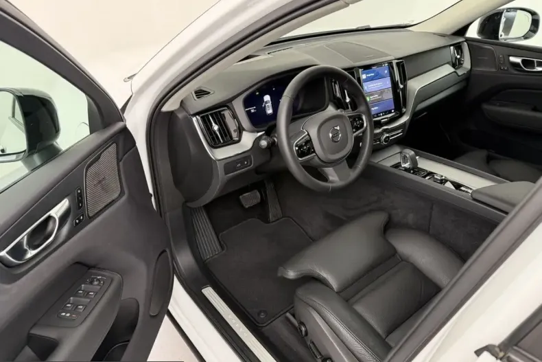 Volvo XC60 din 2025 cu 23.466 km - oferta VOL220823 - foto 10