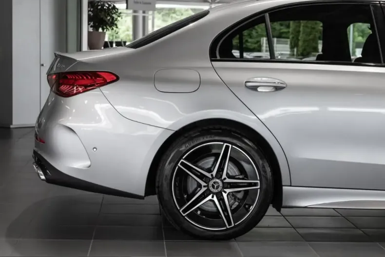 Mercedes-Benz C 400 (Clasa C) din 2022 cu 51.001 km - oferta MER220905 - foto 19