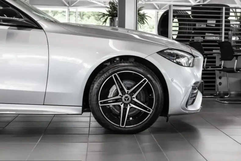 Mercedes-Benz C 400 (Clasa C) din 2022 cu 51.001 km - oferta MER220905 - foto 20