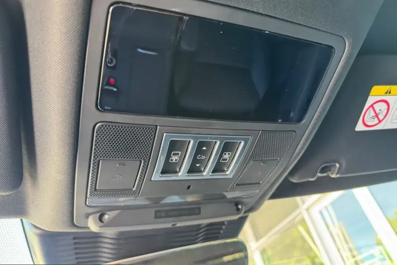 Land Rover Discovery din 2022 cu 32.000 km - oferta LAN220957 - foto 37