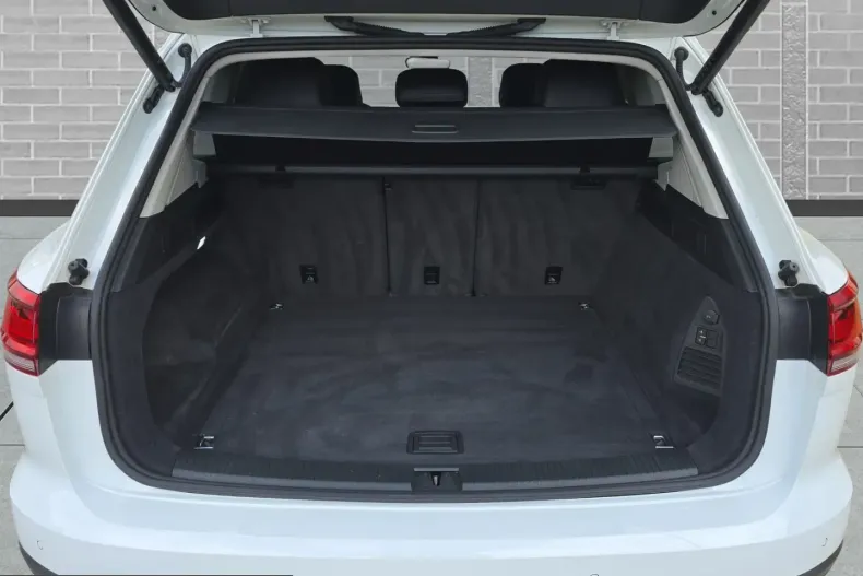 Volkswagen Touareg din 2022 cu 58.800 km - oferta VOL220965 - foto 9