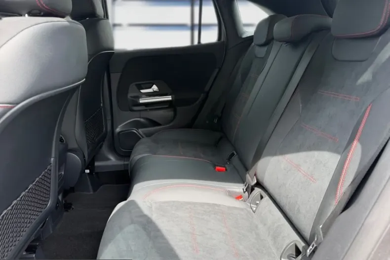 Mercedes-Benz GLA 250 (Clasa GLA) din 2021 cu 19.667 km - oferta MER220980 - foto 5
