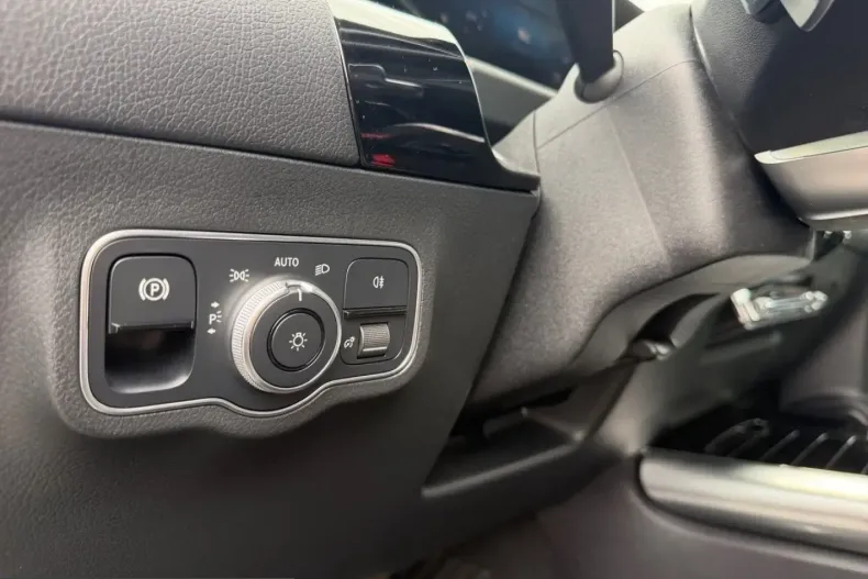 Mercedes-Benz GLA 250 (Clasa GLA) din 2021 cu 19.667 km - oferta MER220980 - foto 13