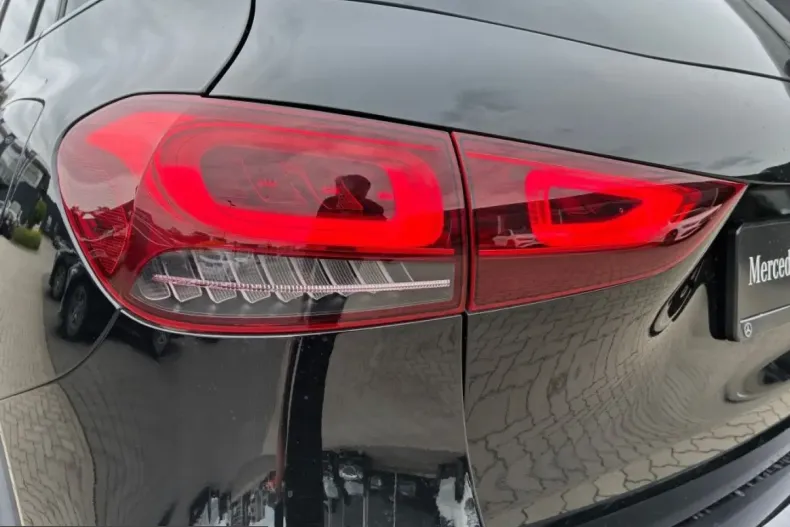 Mercedes-Benz GLA 200 (Clasa GLA) din 2022 cu 37.828 km - oferta MER220992 - foto 9