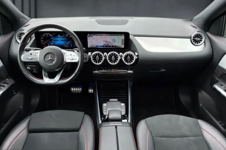 Mercedes-Benz GLA 200 (Clasa GLA) din 2022 cu 37.828 km - oferta MER220992 - foto 13