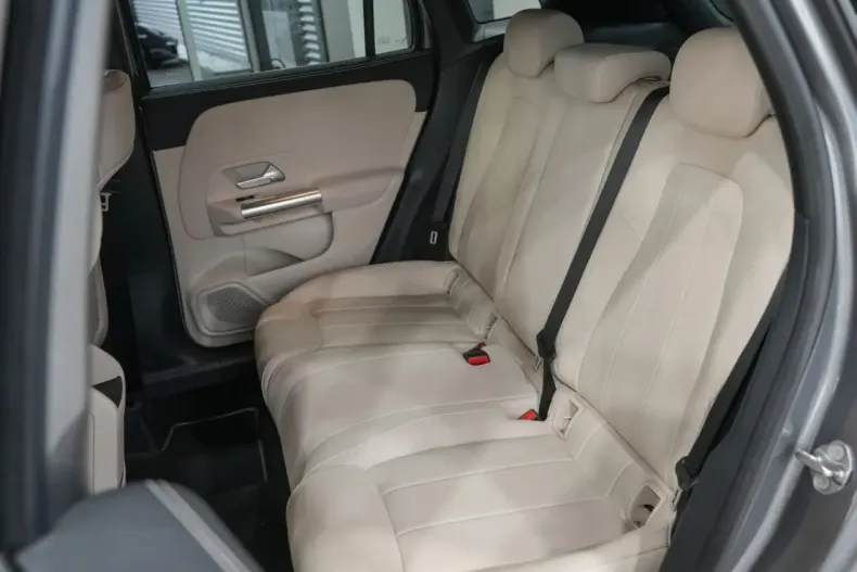 Mercedes-Benz GLA 200 (Clasa GLA) din 2022 cu 38.429 km - oferta MER220997 - foto 11