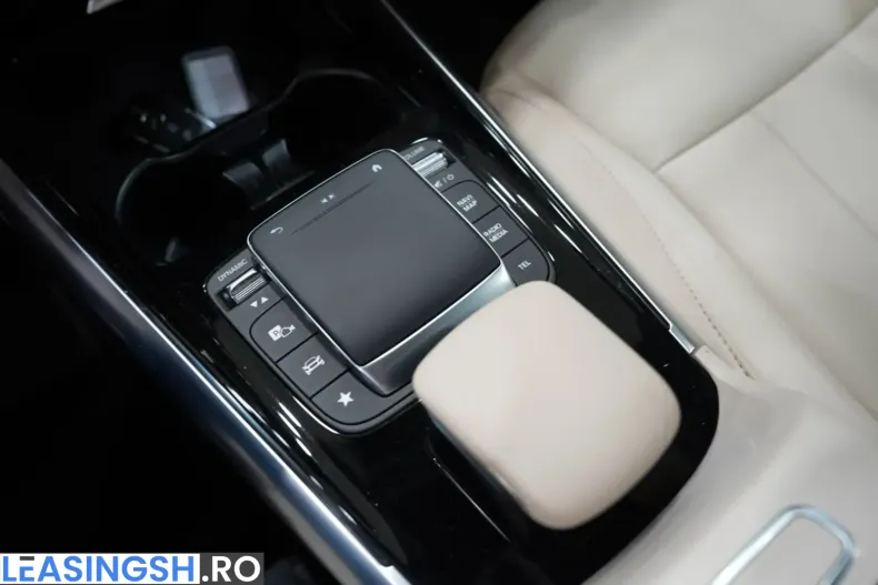 Mercedes-Benz GLA 200 (Clasa GLA) din 2022 cu 38.429 km - oferta MER220997 - foto 18
