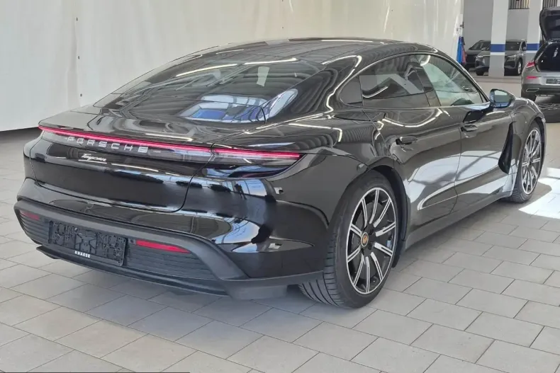 Porsche Taycan din 2023 cu 18.306 km - oferta POR221048 - foto 5