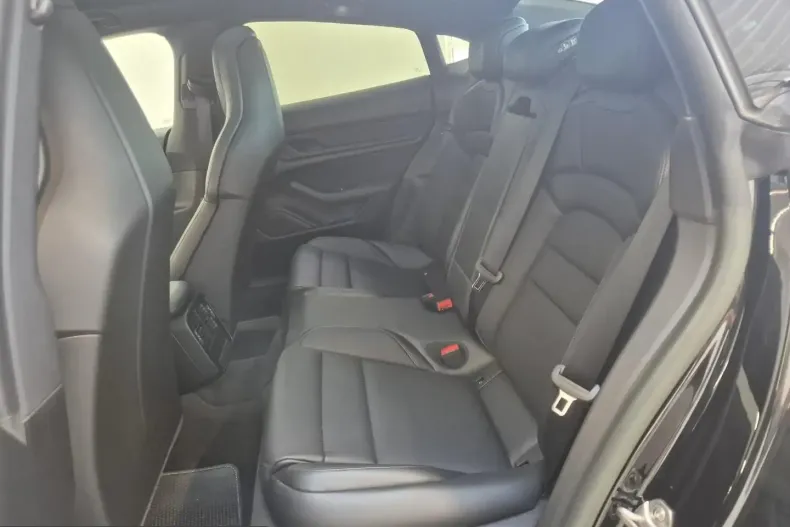Porsche Taycan din 2023 cu 18.306 km - oferta POR221048 - foto 13