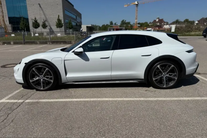 Porsche Taycan din 2022 cu 29.000 km - oferta POR221050 - foto 3