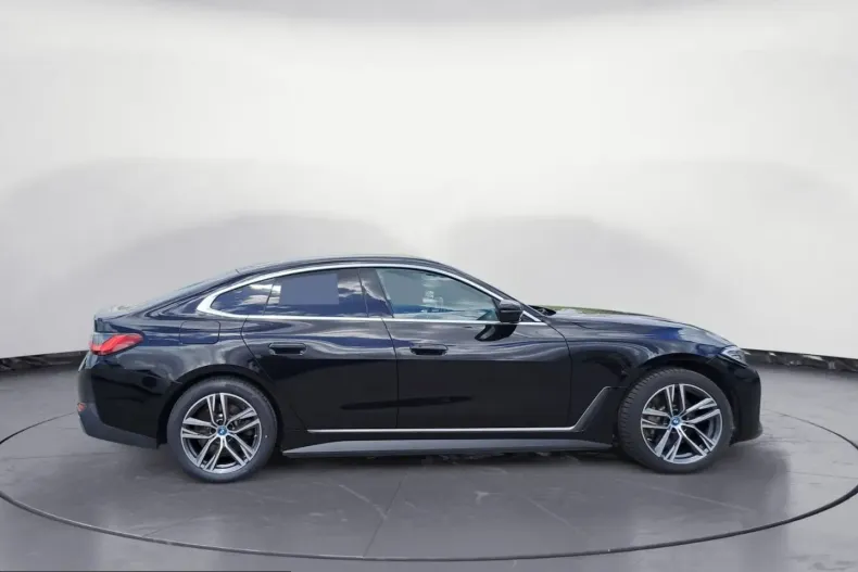 BMW i4 (Seria 4) din 2023 cu 70.516 km - oferta BMW221098 - foto 2