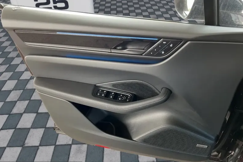 Porsche Macan din 2024 cu 4.900 km - oferta POR221100 - foto 17