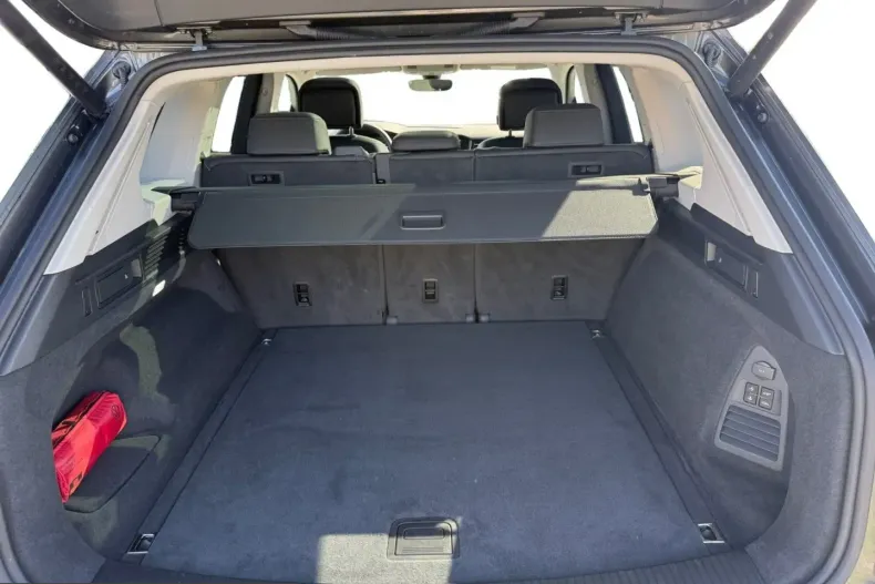 Volkswagen Touareg din 2025 cu 11.200 km - oferta VOL221102 - foto 6