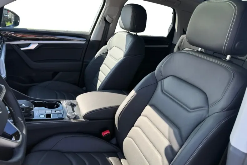 Volkswagen Touareg din 2025 cu 11.200 km - oferta VOL221102 - foto 8
