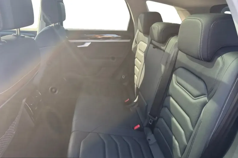 Volkswagen Touareg din 2025 cu 11.200 km - oferta VOL221102 - foto 9
