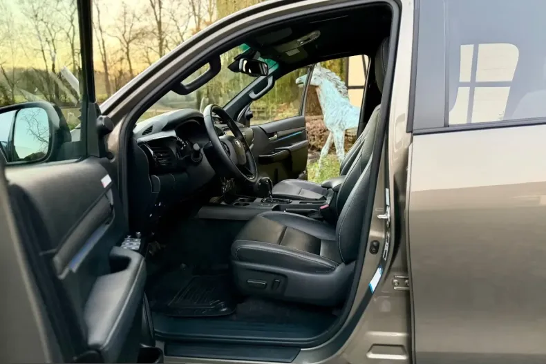 Toyota Hilux din 2023 cu 31.385 km - oferta TOY221105 - foto 2