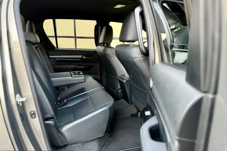 Toyota Hilux din 2023 cu 31.385 km - oferta TOY221105 - foto 3