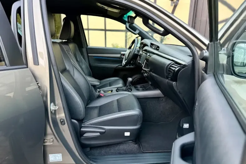 Toyota Hilux din 2023 cu 31.385 km - oferta TOY221105 - foto 4