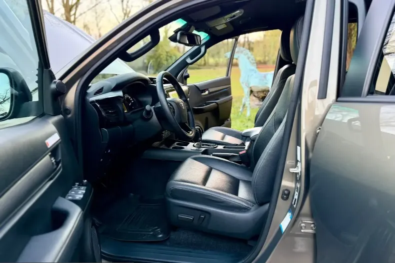 Toyota Hilux din 2023 cu 31.385 km - oferta TOY221105 - foto 9