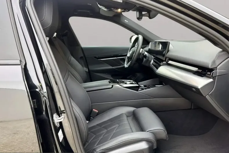 BMW 520 (Seria 5) din 2024 cu 33.589 km - oferta BMW221107 - foto 13
