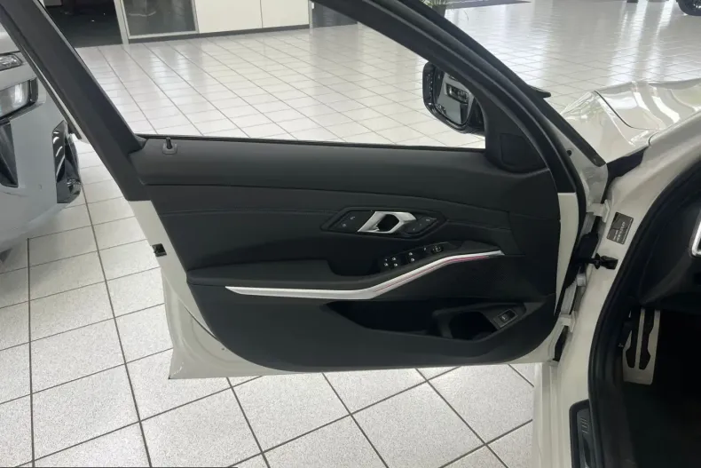 BMW M340d (Seria 3) din 2025 cu 3.700 km - oferta BMW221113 - foto 10
