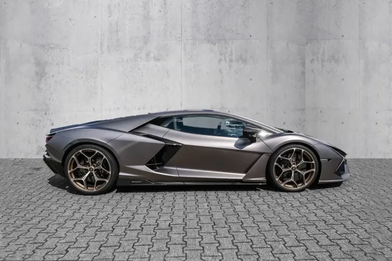 Lamborghini Revuelto din 2025 cu 5.230 km - oferta LAM221156 - foto 3