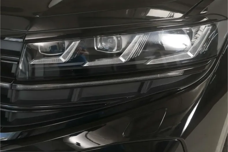 Volkswagen Touareg din 2025 cu 12.331 km - oferta VOL221158 - foto 7