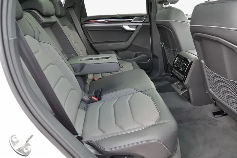 Volkswagen Touareg din 2025 cu 9.725 km - oferta VOL221160 - foto 16