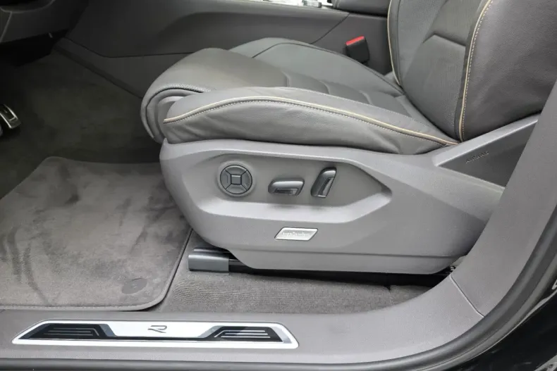 Volkswagen Touareg din 2025 cu 10.215 km - oferta VOL221161 - foto 13