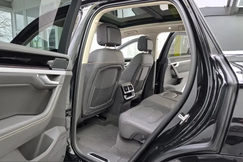 Volkswagen Touareg din 2025 cu 10.215 km - oferta VOL221161 - foto 15