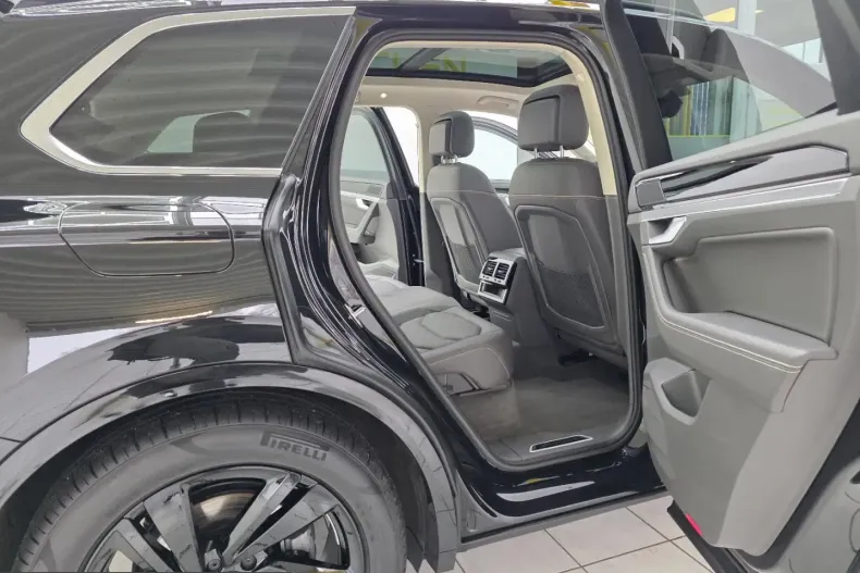 Volkswagen Touareg din 2025 cu 10.215 km - oferta VOL221161 - foto 18