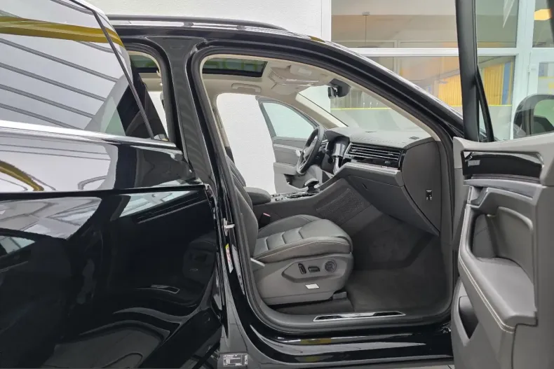 Volkswagen Touareg din 2025 cu 10.215 km - oferta VOL221161 - foto 20