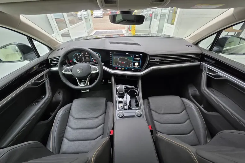 Volkswagen Touareg din 2025 cu 10.215 km - oferta VOL221161 - foto 23