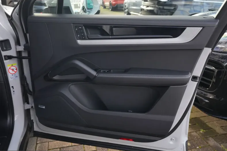 Porsche Cayenne din 2024 cu 22.000 km - oferta POR221171 - foto 48