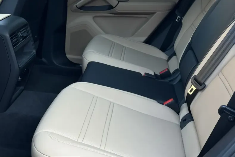 Porsche Cayenne din 2025 cu 7.900 km - oferta POR221186 - foto 14