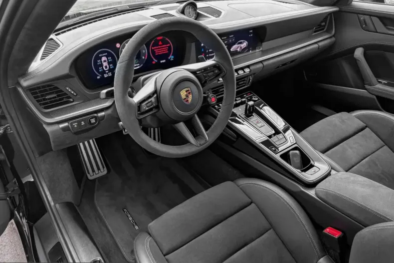 Porsche 992 din 2025 cu 2.300 km - oferta POR221211 - foto 2