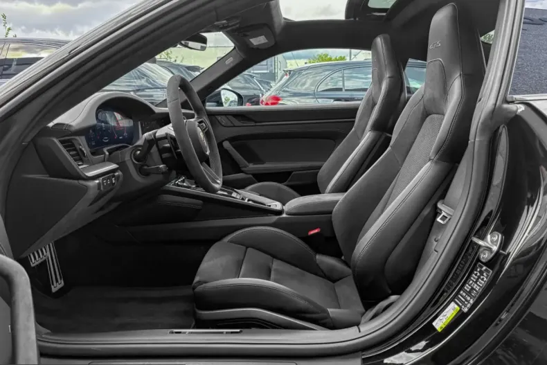 Porsche 992 din 2025 cu 2.300 km - oferta POR221211 - foto 4