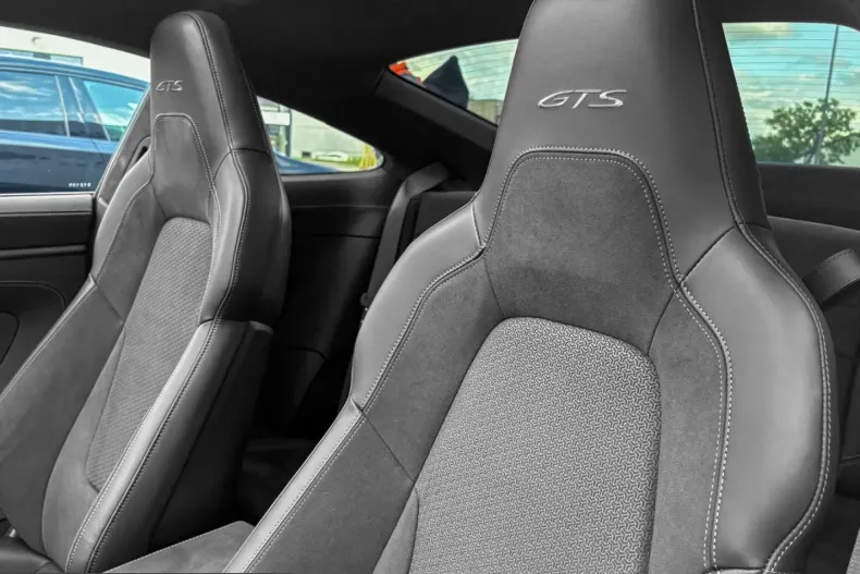 Porsche 992 din 2025 cu 2.300 km - oferta POR221211 - foto 6
