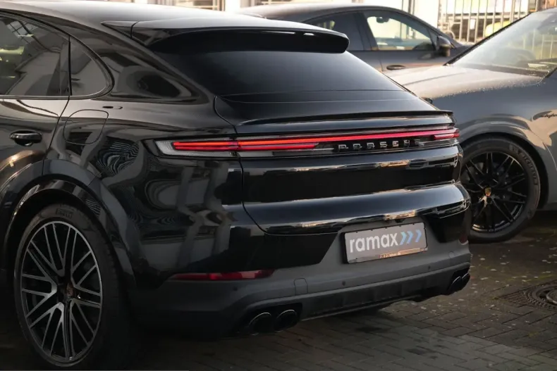 Porsche Cayenne din 2025 cu 11.000 km - oferta POR221217 - foto 48