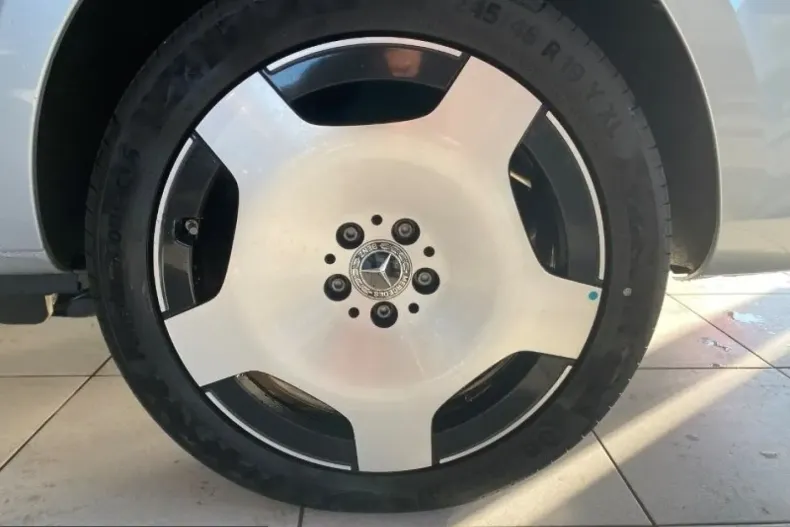 Mercedes-Benz V 300 (Clasa V) din 2025 cu 10.055 km - oferta MER221225 - foto 4