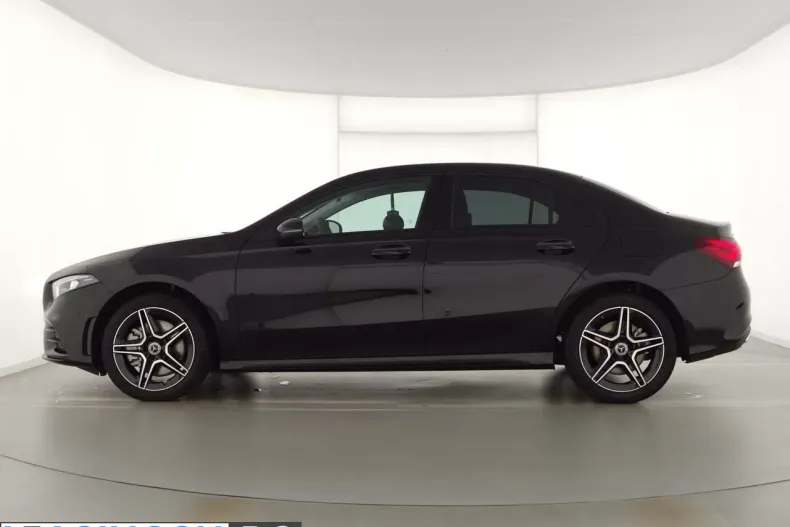 Mercedes-Benz A 250 (Clasa A) din 2022 cu 9.900 km - oferta MER221253 - foto 3