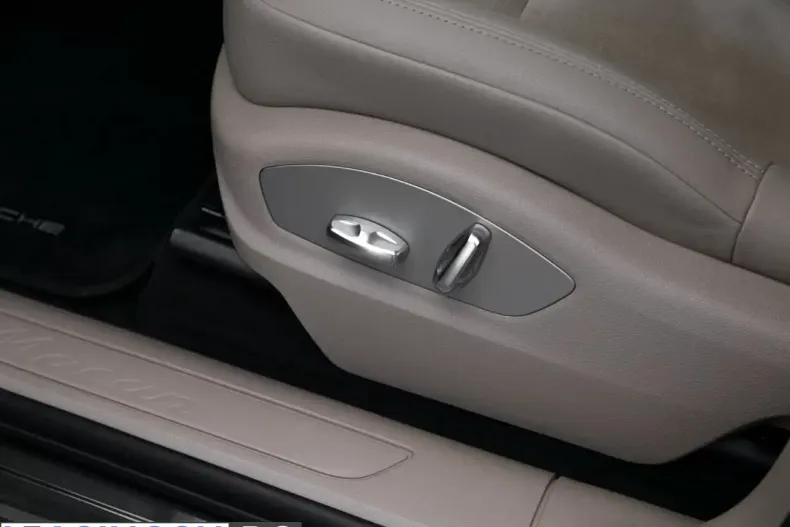 Porsche Macan din 2021 cu 26.542 km - oferta POR221257 - foto 19