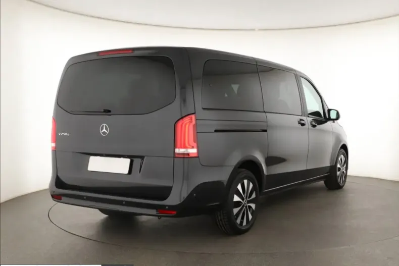 Mercedes-Benz V 250 (Clasa V) din 2023 cu 32.355 km - oferta MER221266 - foto 5