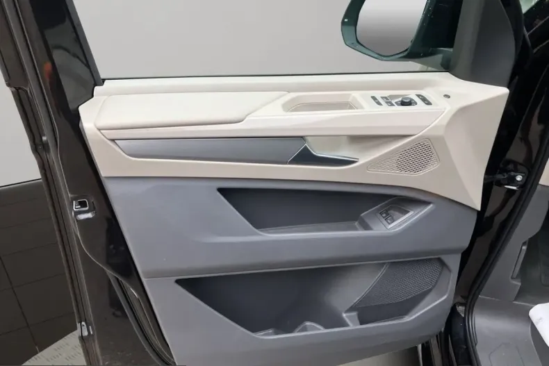 Volkswagen T7 Multivan din 2025 cu 24.800 km - oferta VOL221311 - foto 9